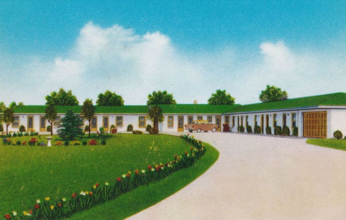 The Gardens Motel (Garden Motel) - Old Postcard View (newer photo)